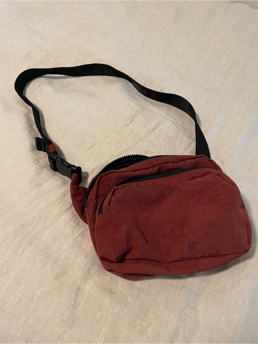 BAGGU Fanny Pack Compact Crossbody Waist Bag Fall Rust Red